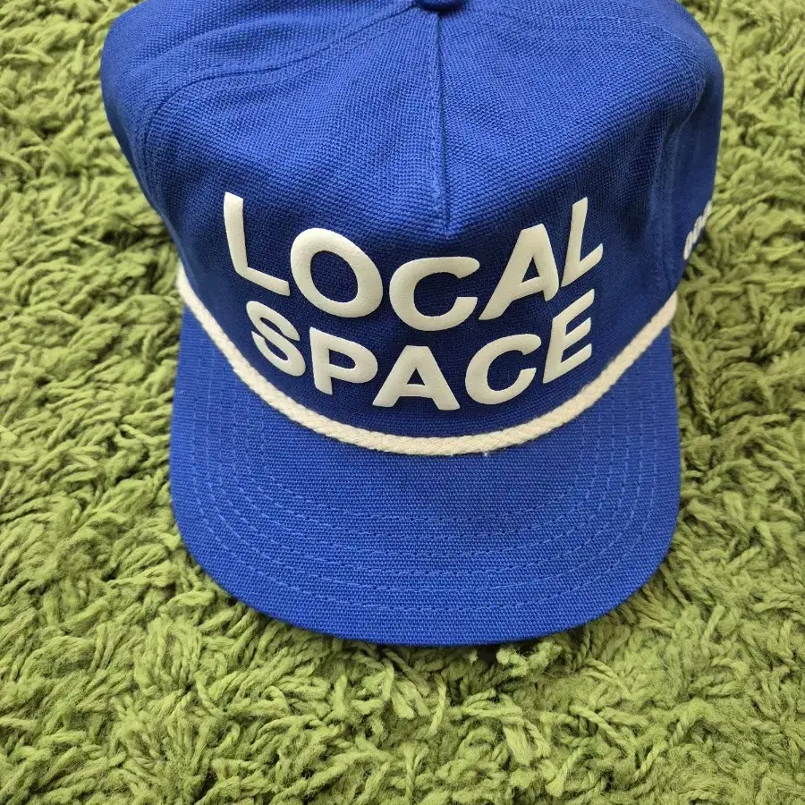 local space 스냅백 모자