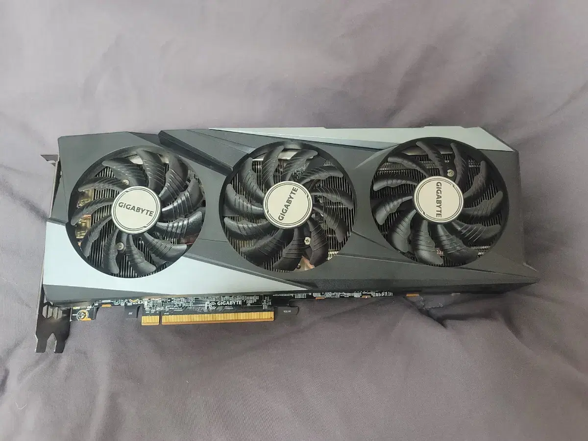 기가바이트 RX6700XT 그래픽카드