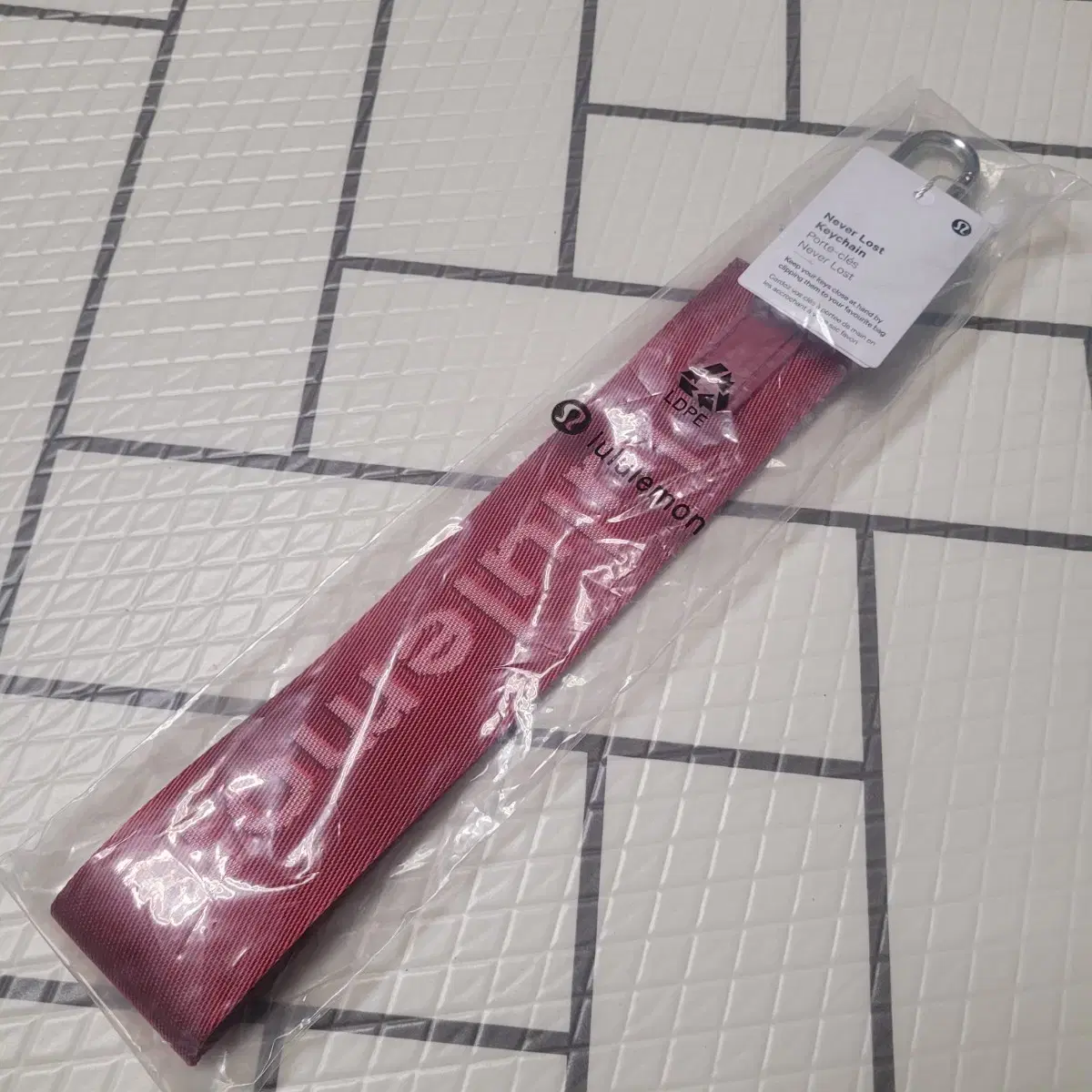 [Unused] Lululemon keyring Red, purple 30cm large.