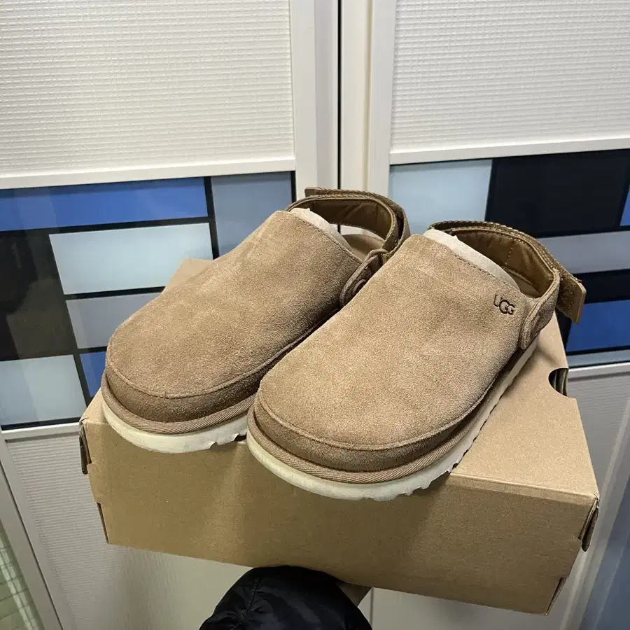 UGG 어그 골든스타 글로그 w 230 (1회착용)