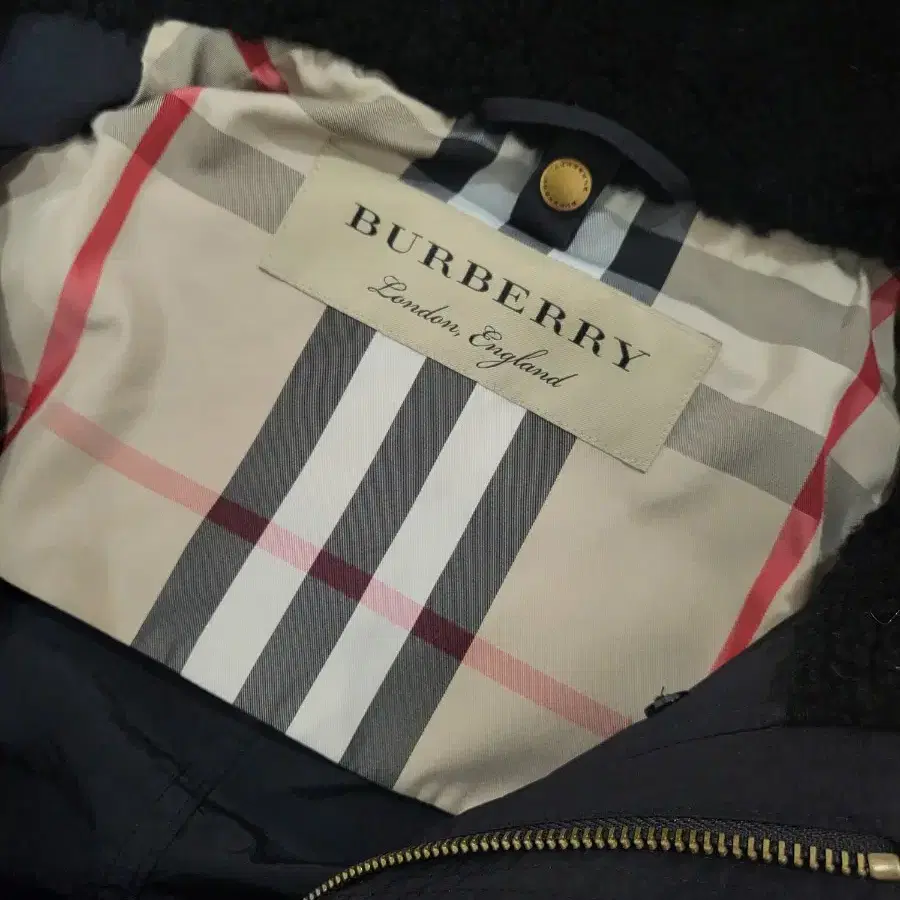 Burberry 버버리 정품 천연앙털후드 아우터 55~66정도