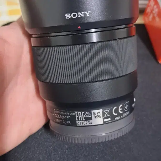 [소니] 여친렌즈 SEL 50mm f1.8 블랙 렌즈팝니다.