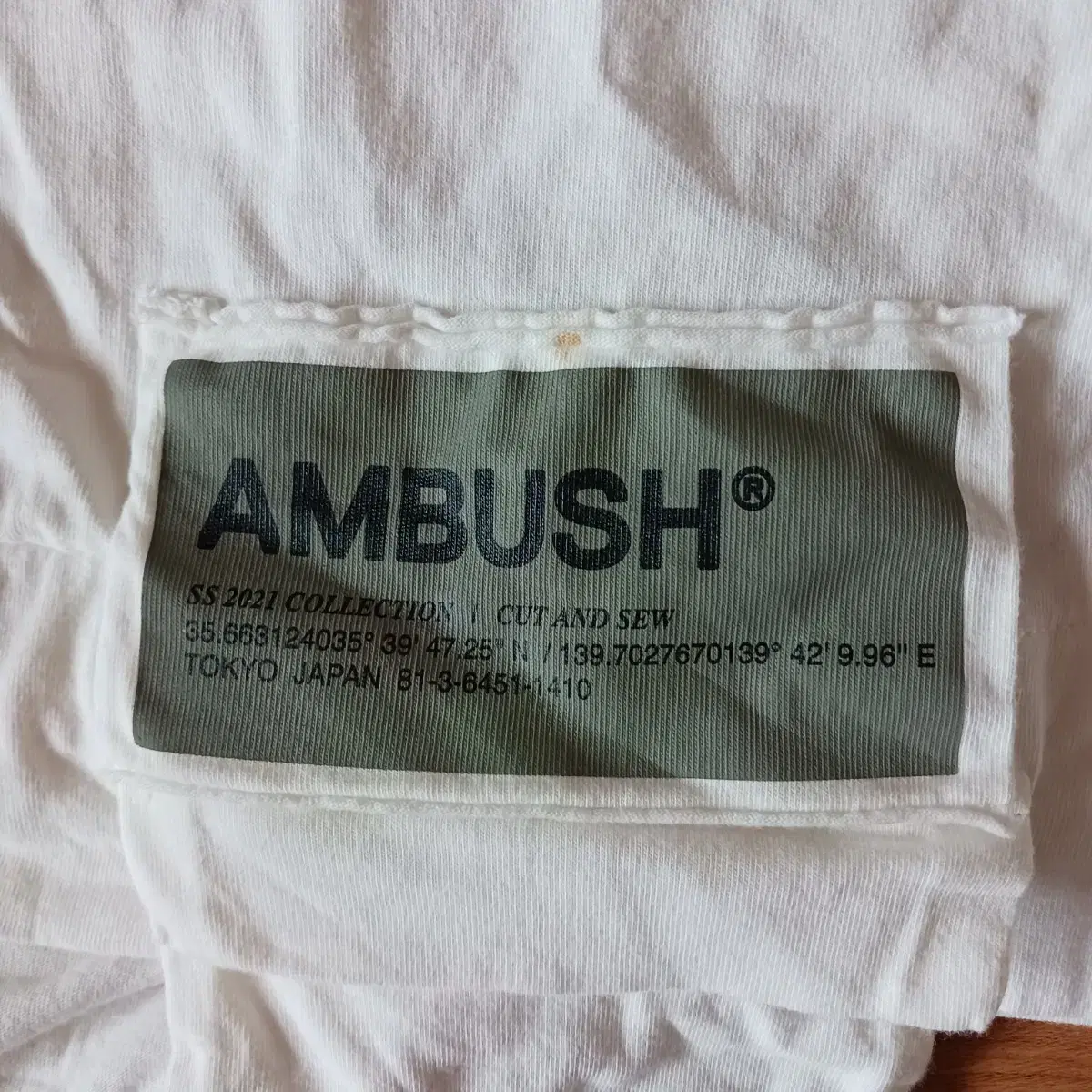 AMBUSH 엠부쉬 반팔 로고 흰색 화이트 티셔츠 S패치 포켓햄 크루넥