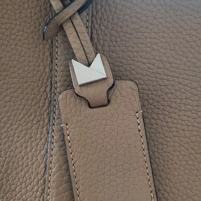 모이나 MOYNAT 가방