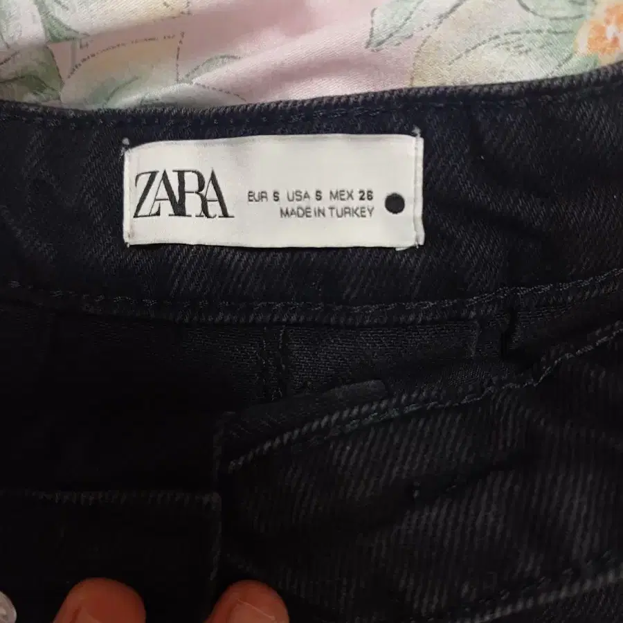 자라(ZARA) 블랙 워싱 데님 미니스커트 S(26)