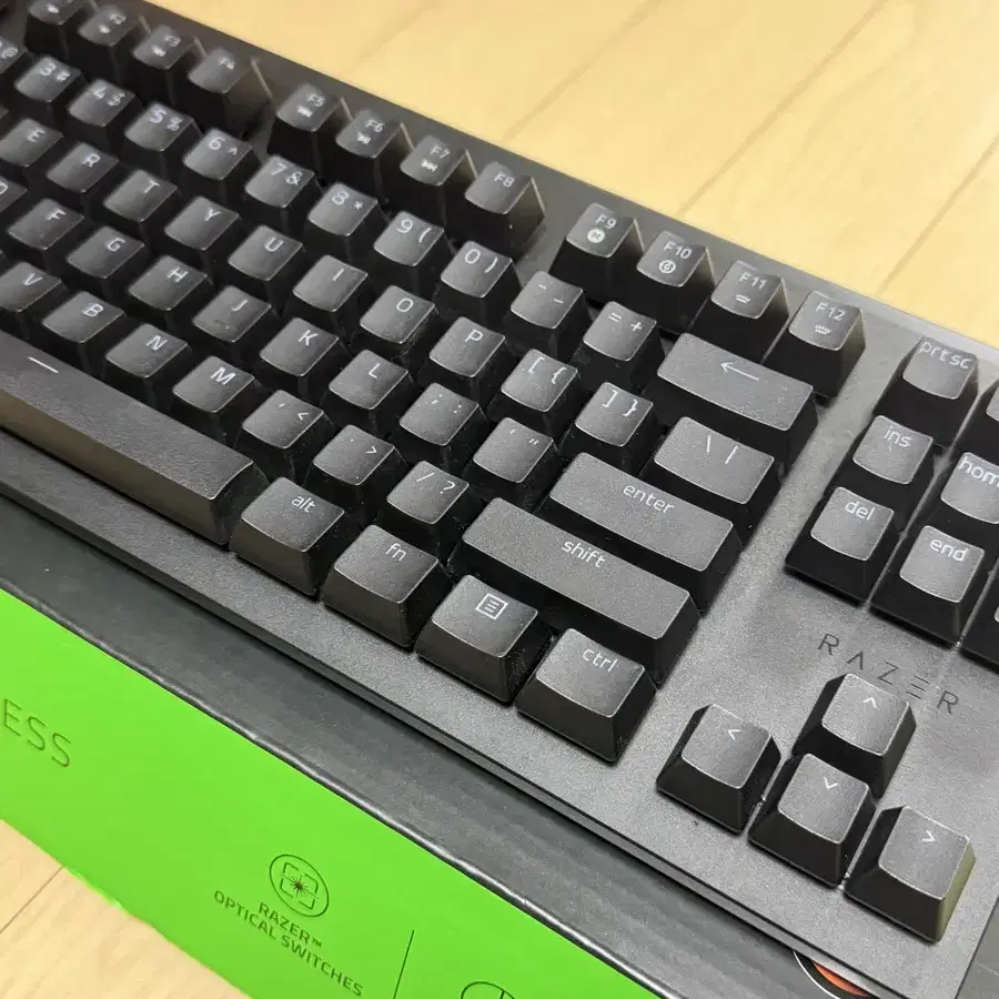 레이저 헌츠맨 V2 TKL 텐키리스