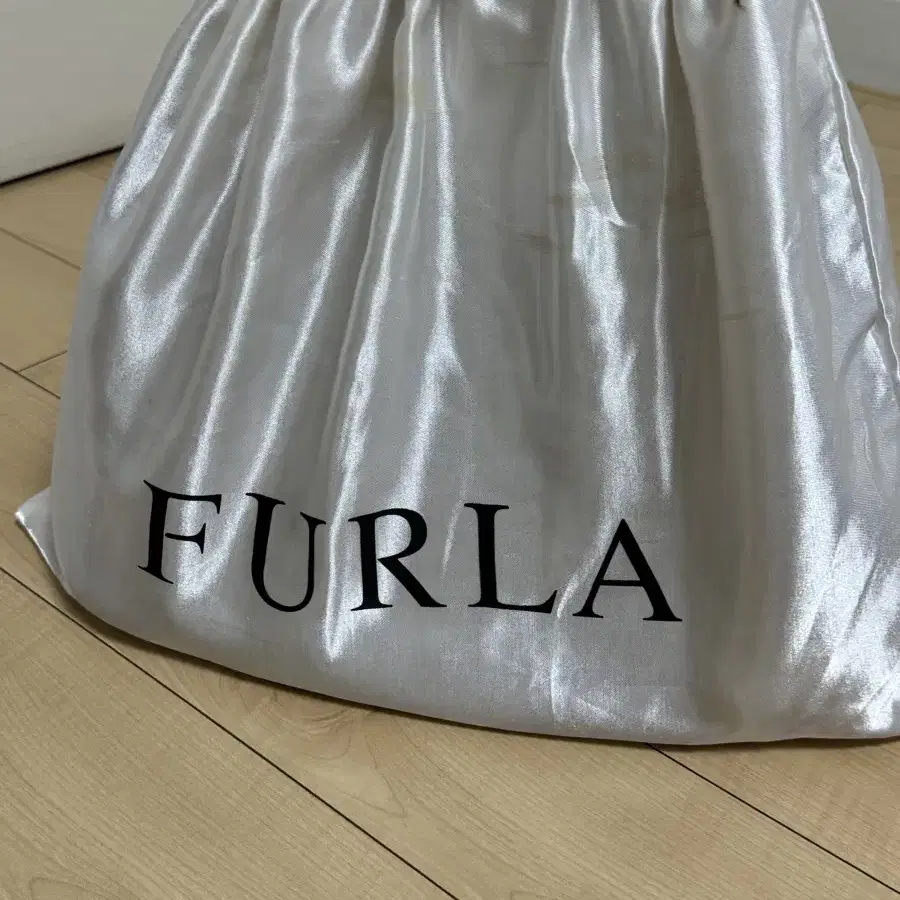 Furla 훌라 핸드백 (Red)