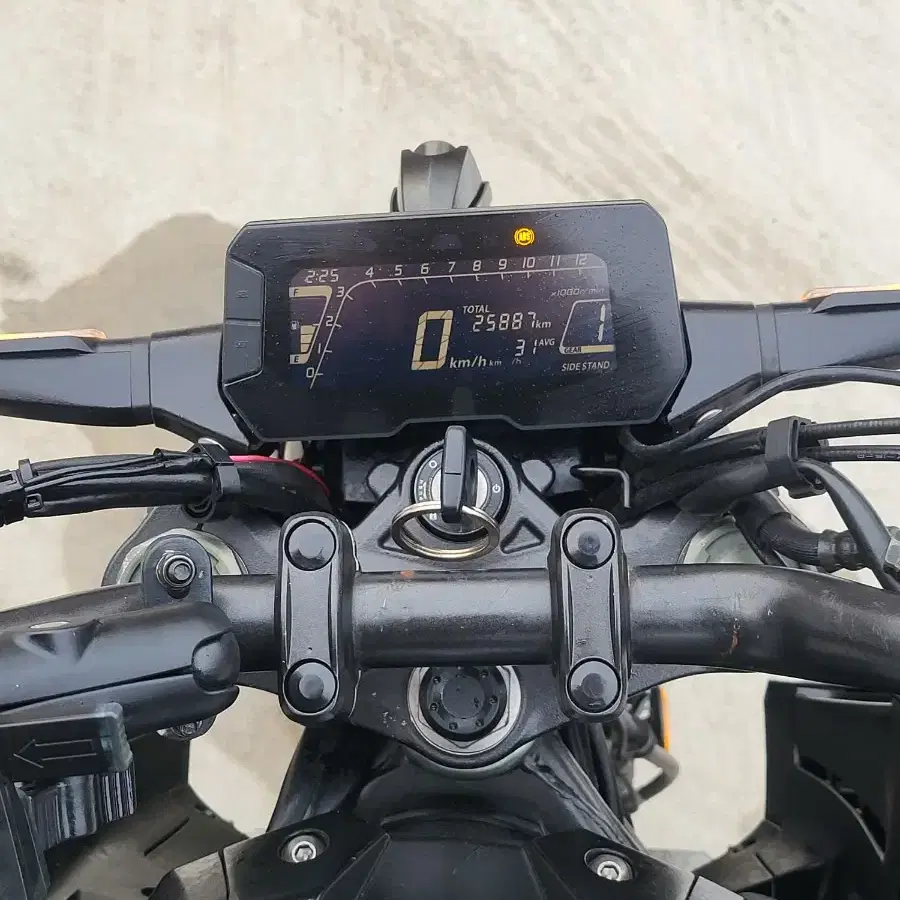 혼다 cb125r 19년식 2만km대 블랙컬러 판매합니다