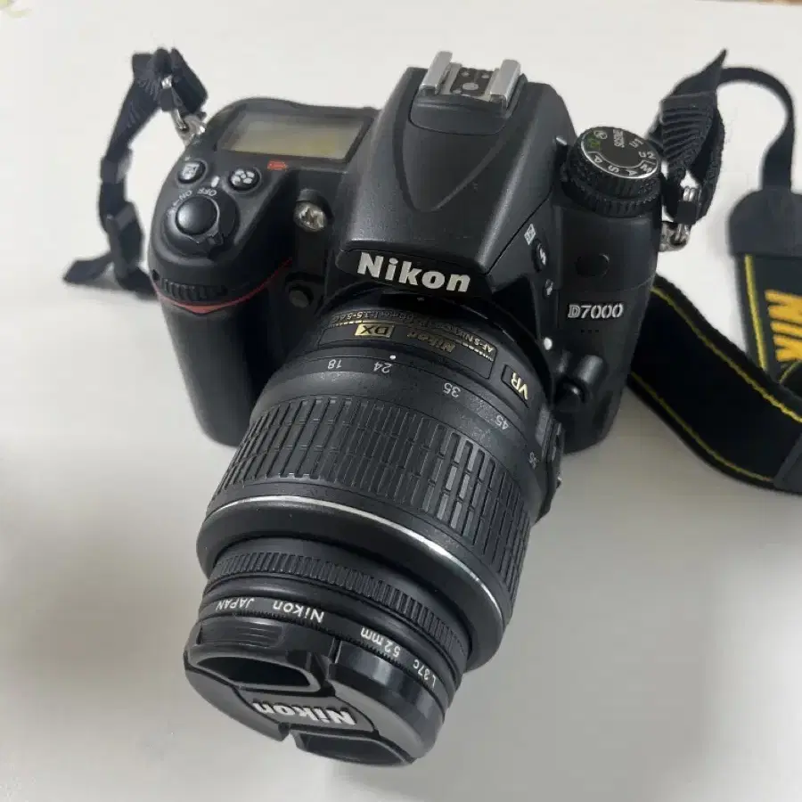 니콘 D7000카메라 + 18-55 렌즈 판매합니다~