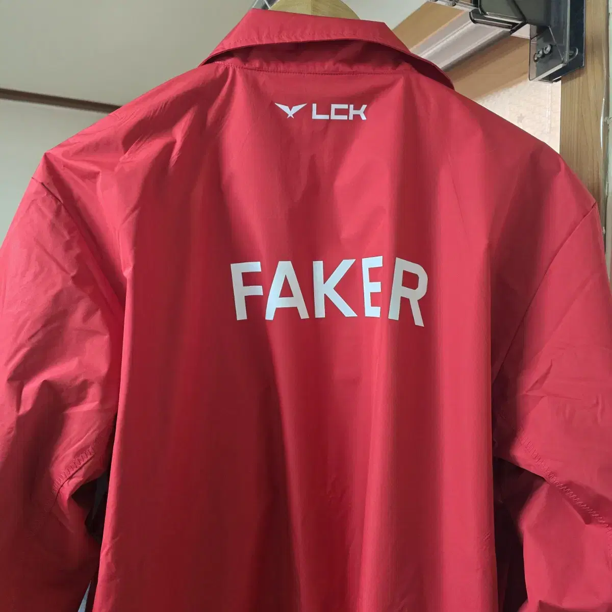 티원 페이커 유니폼 자켓 XL 판매합니다 T1 FAKER