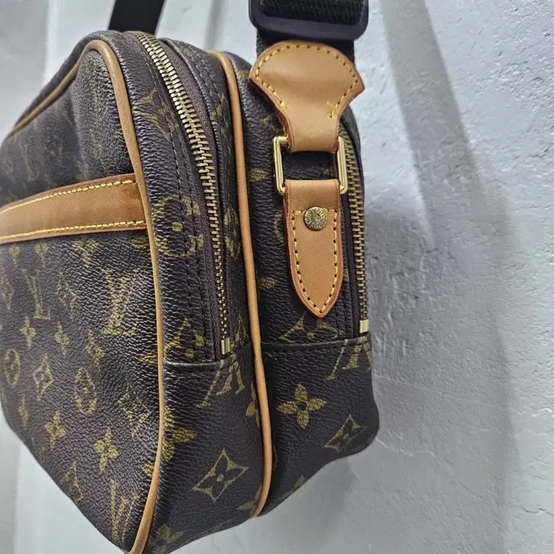 LOUIS VUITTON 국내산 숄더백 여 J3093