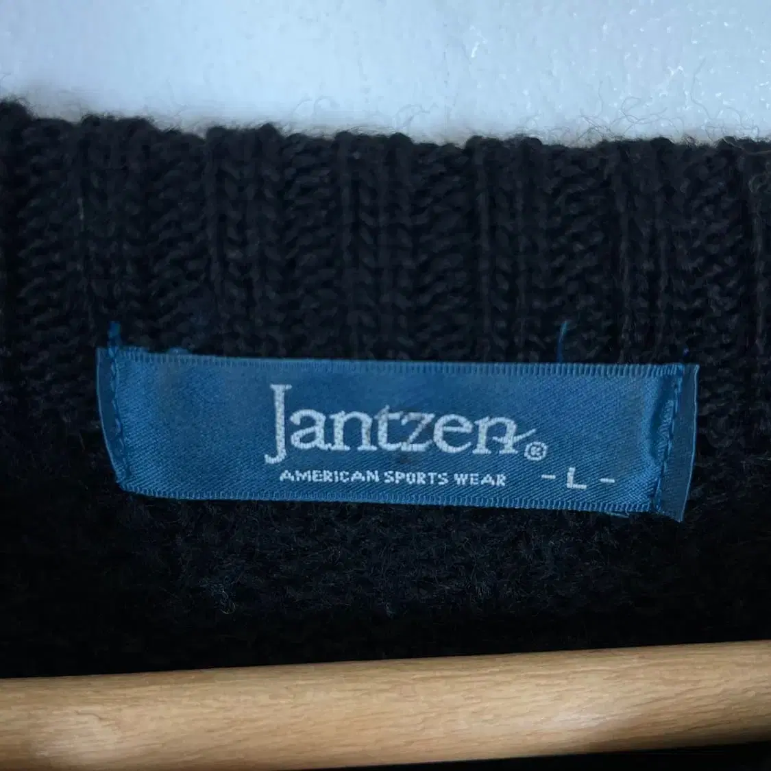 Jantzen 블랙 짜임 니트