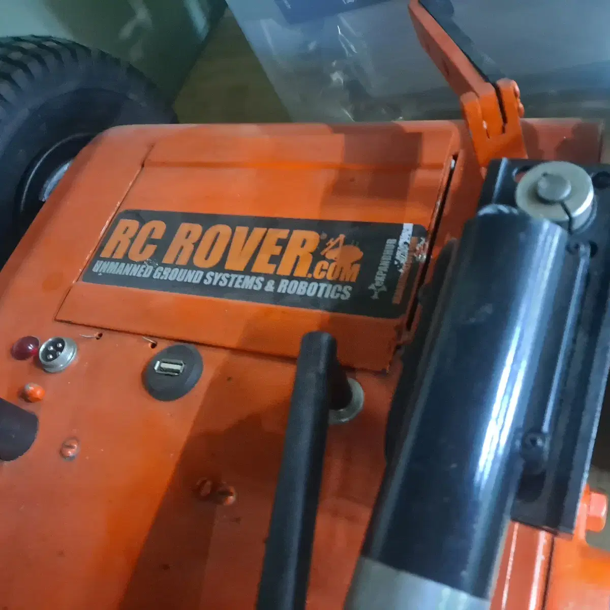 RC ROVER 로보트 세트 되는거입니다. 작동할줄 아시는 사장님들