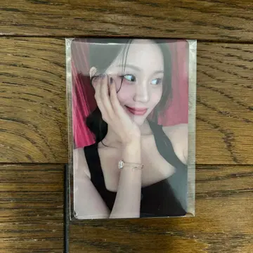 VIVIZ 옴므지 씨그리 2025 사전 예약 특전 트레이딩 카드