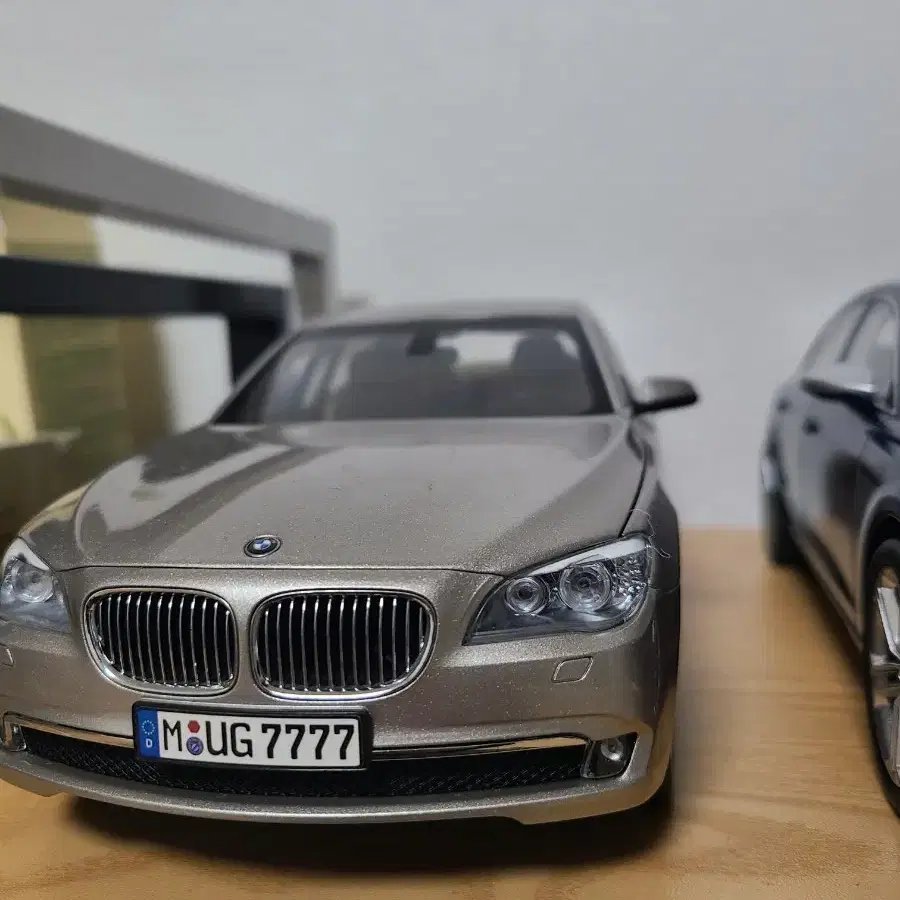 1:18 / 교쇼 / F02 BMW 750LI 딜러버전