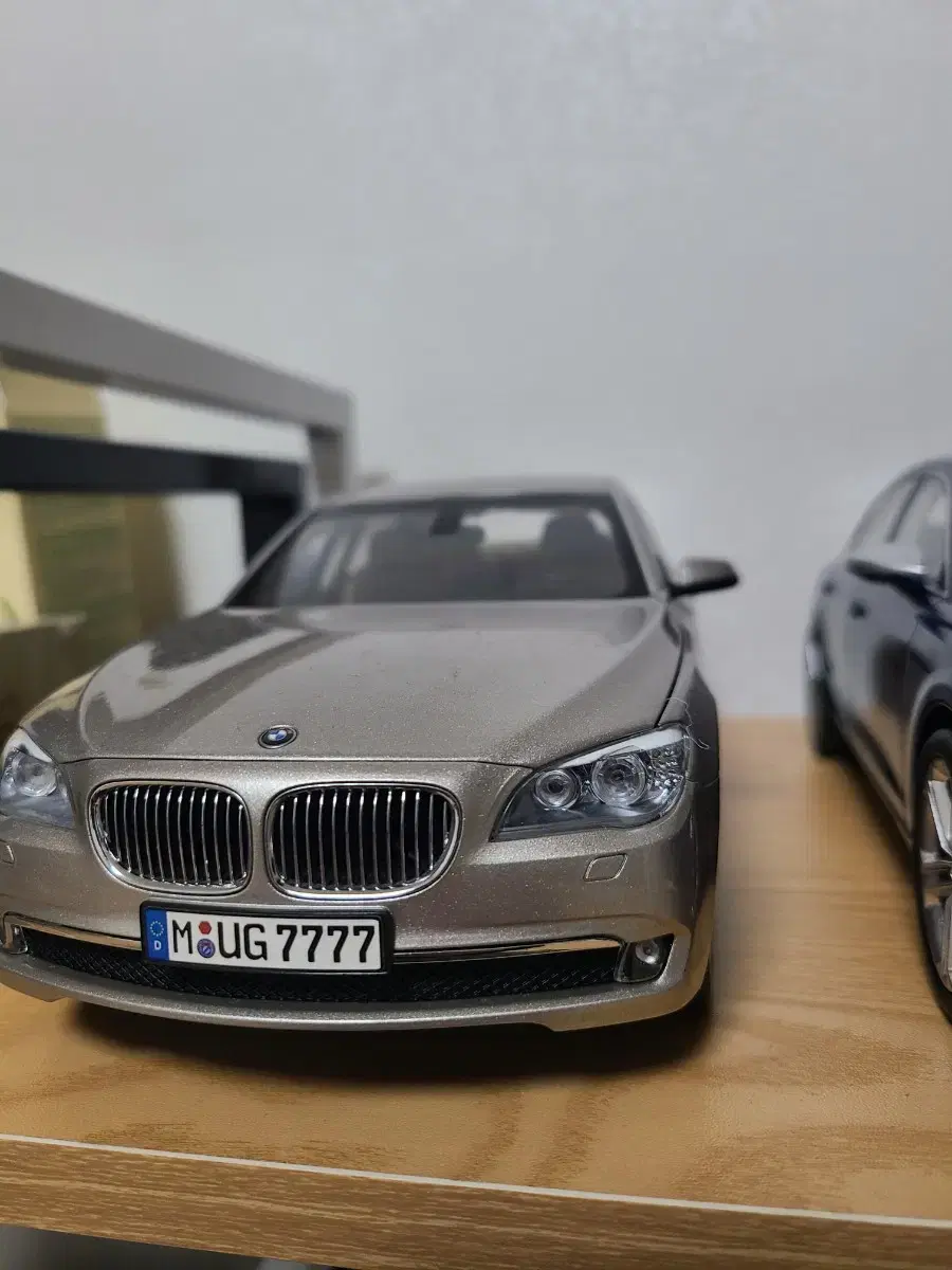 1:18 / 교쇼 / F02 BMW 750LI 딜러버전