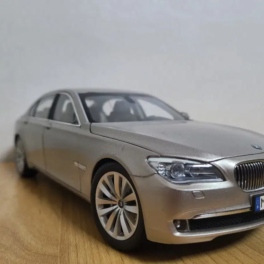 1:18 / 교쇼 / F02 BMW 750LI 딜러버전