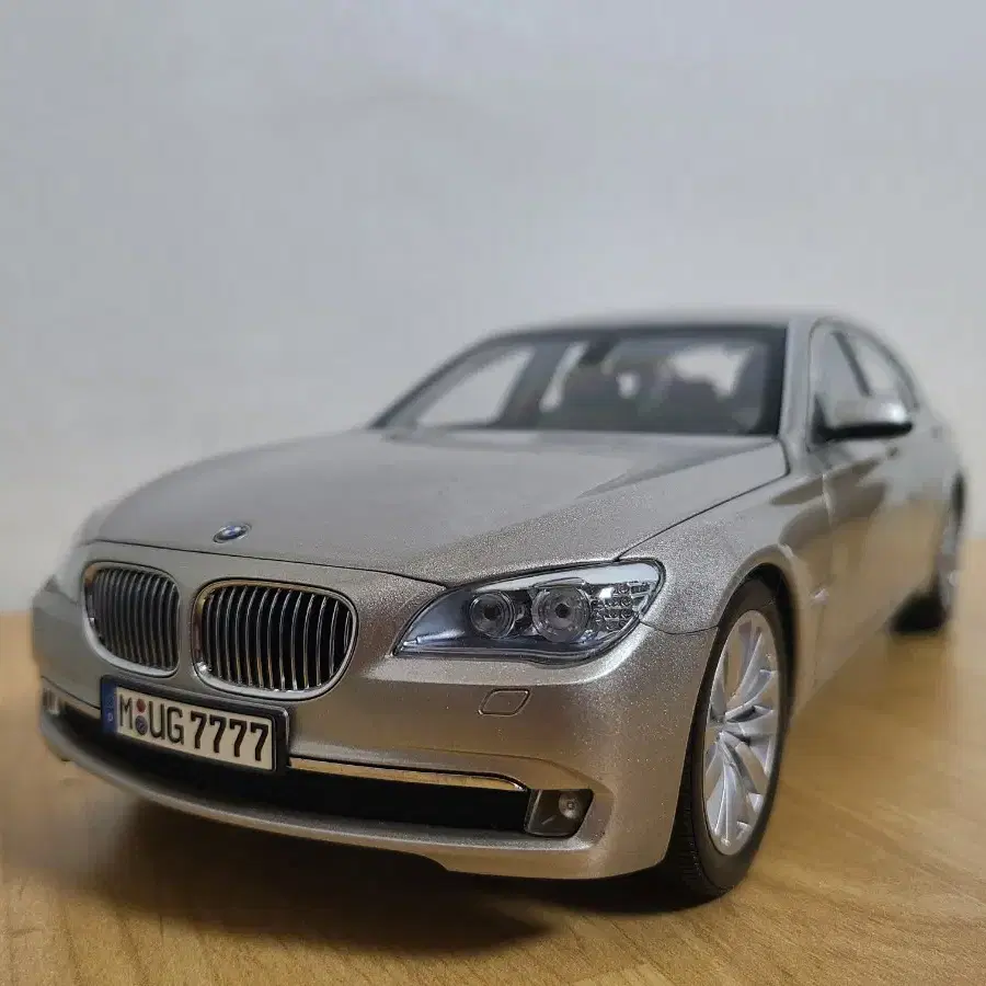 1:18 / 교쇼 / F02 BMW 750LI 딜러버전