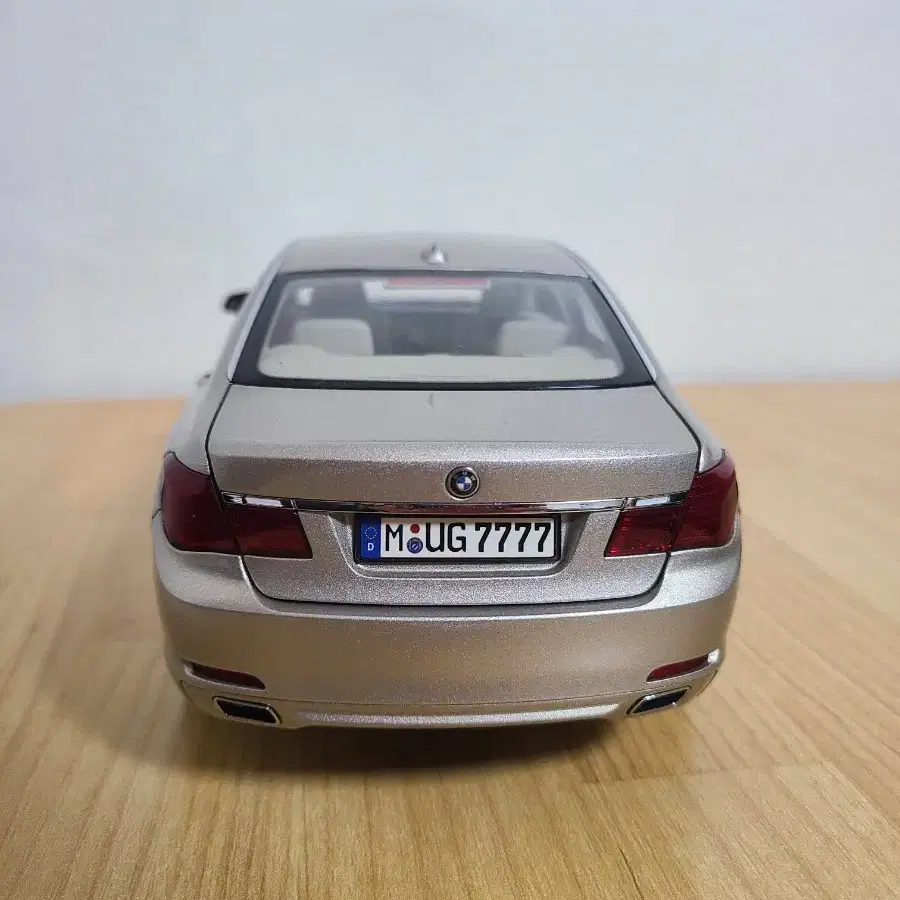 1:18 / 교쇼 / F02 BMW 750LI 딜러버전