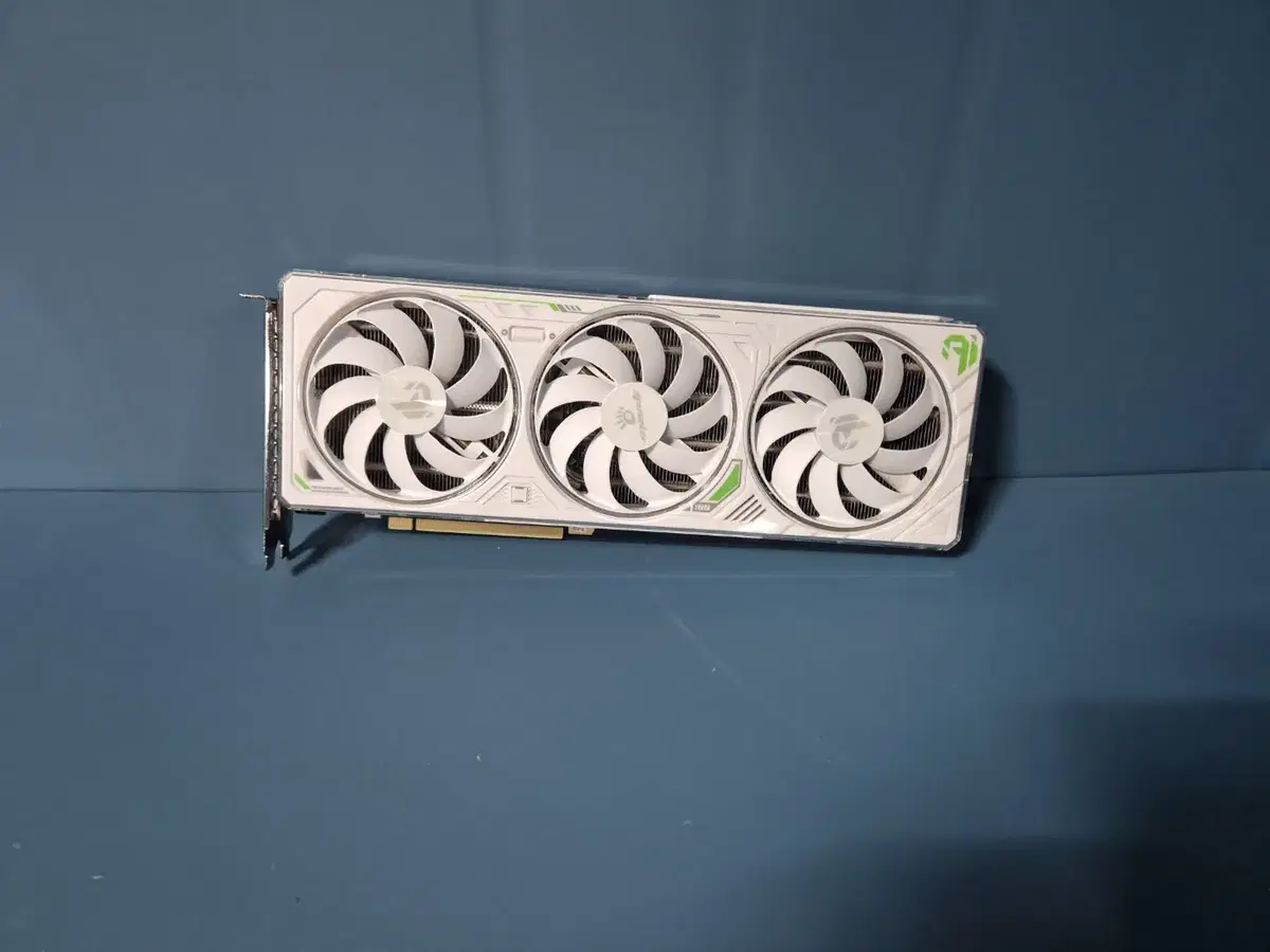 MANLI  RTX 4070 Ti SUPER Polar Fox 16GB