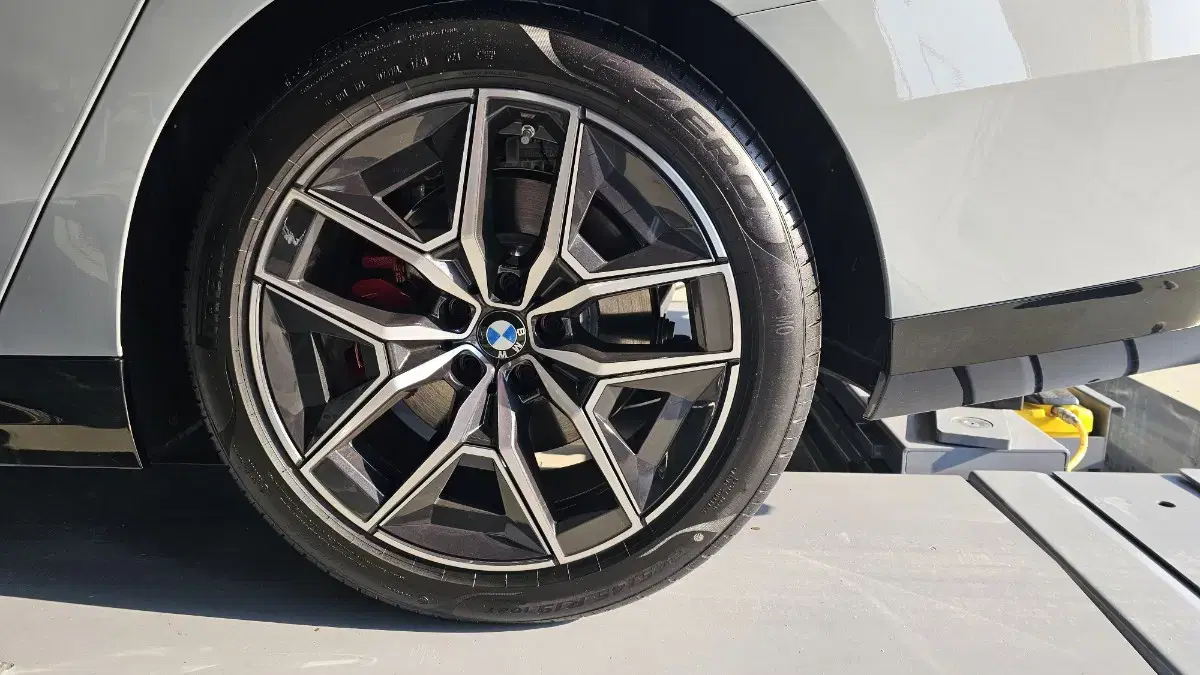 대전 피렐리 피제로 245 45 19 섬머 bmw 출고타이어