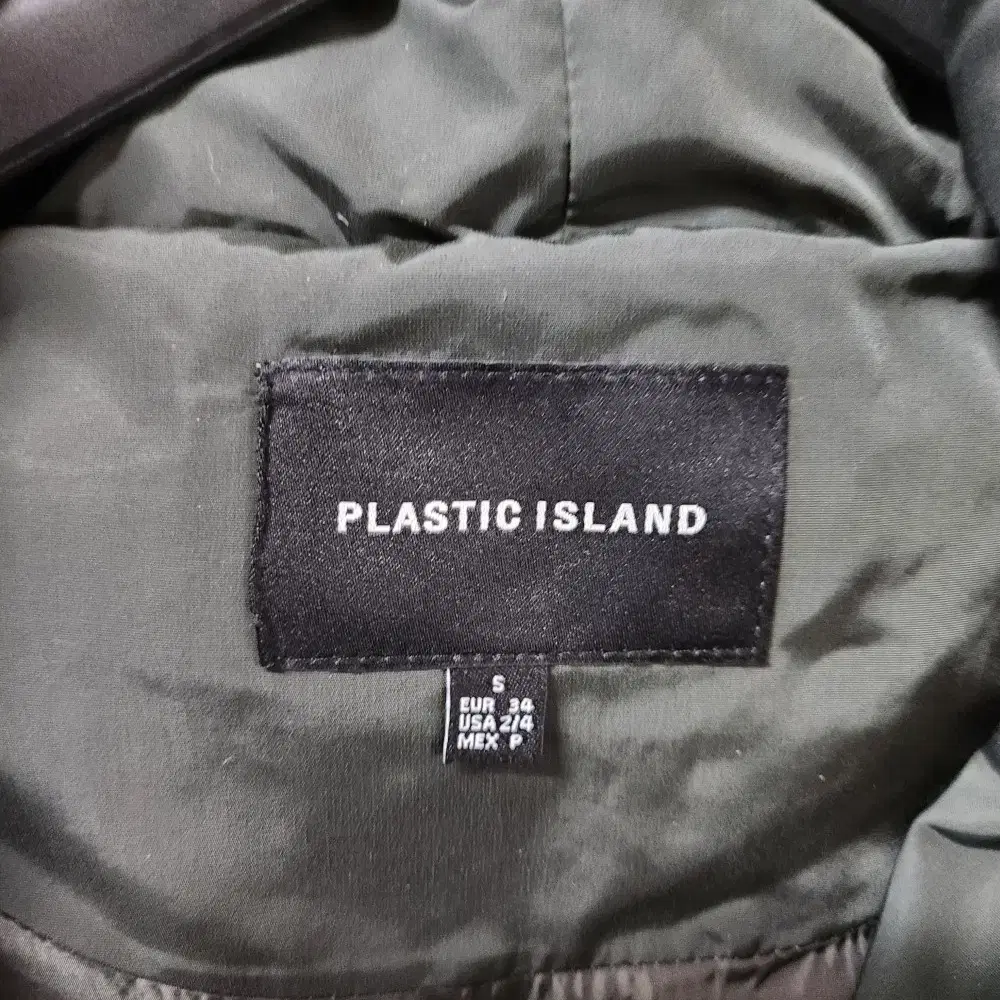 세탁완료)Plastic Island 폭스퍼 다운패딩