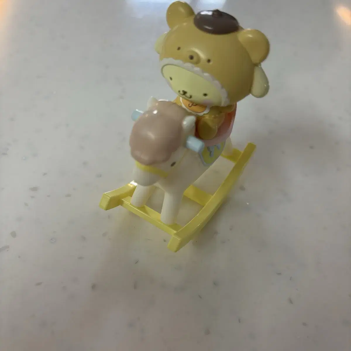 Pom Pom Purin Latte Kuma Horse Figure