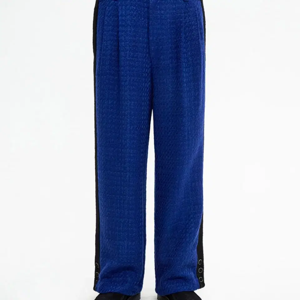 아더에러 22FW Briton Trousers A4 팝니다