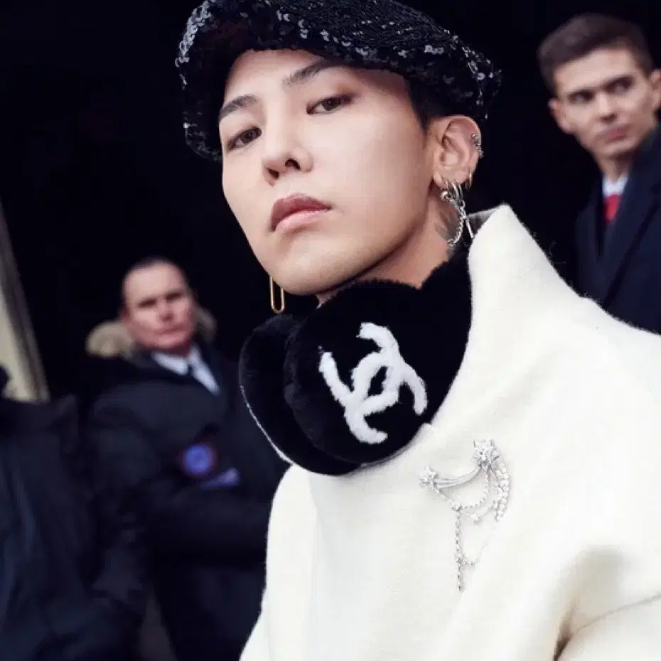 샤넬 귀마개 chanel earmuffs shearing