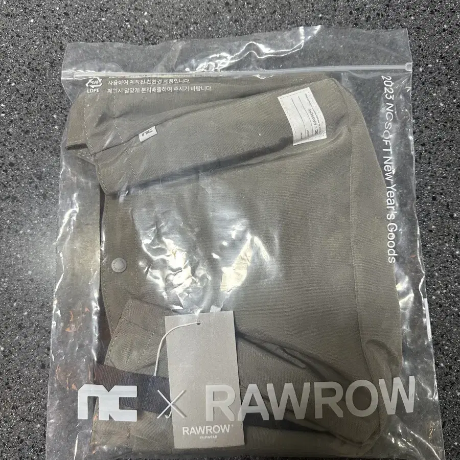 엔씨 소프트 x rawrow 로우로우 콜라보 가방 (새상품)