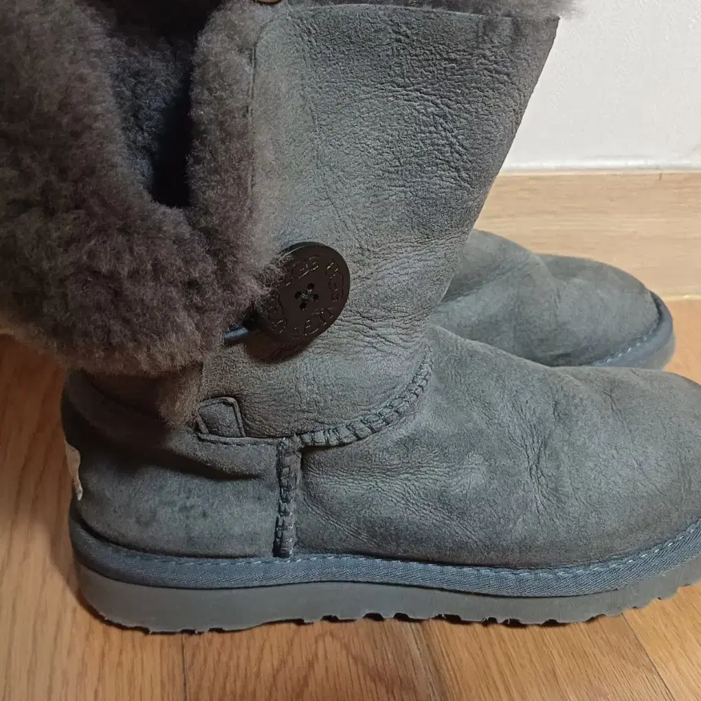 정품 UGG 어그부츠 230