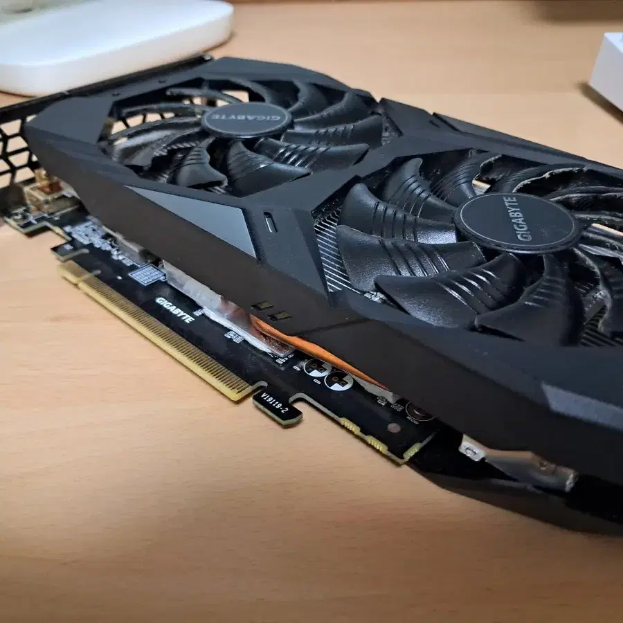 기가바이트 GTX1660 SUPER 팝니다