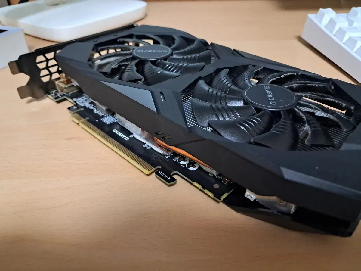 기가바이트 GTX1660 SUPER 팝니다