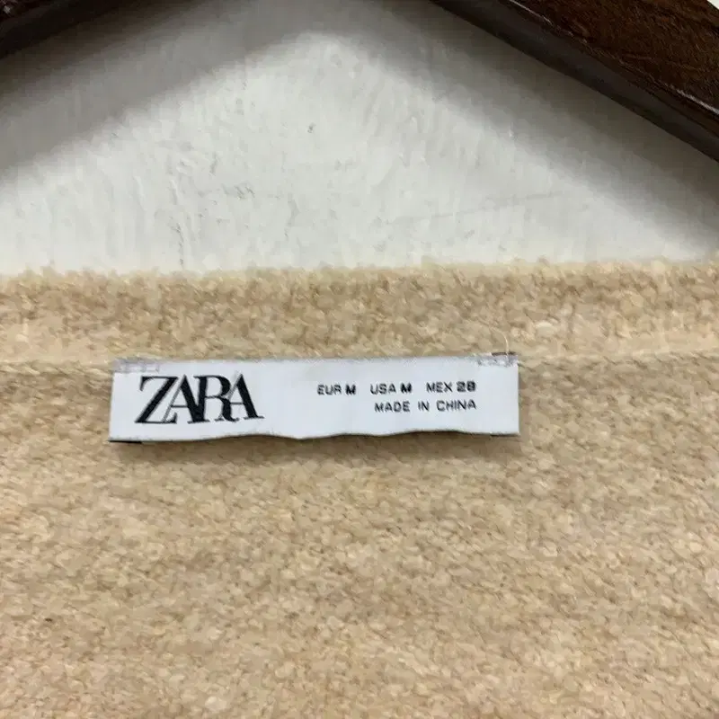 자라 ZARA 베이지 여자 크롭 가디건 95 G01919