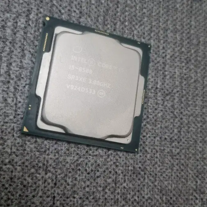 인텔 i5-8500 cpu 판매합니다.