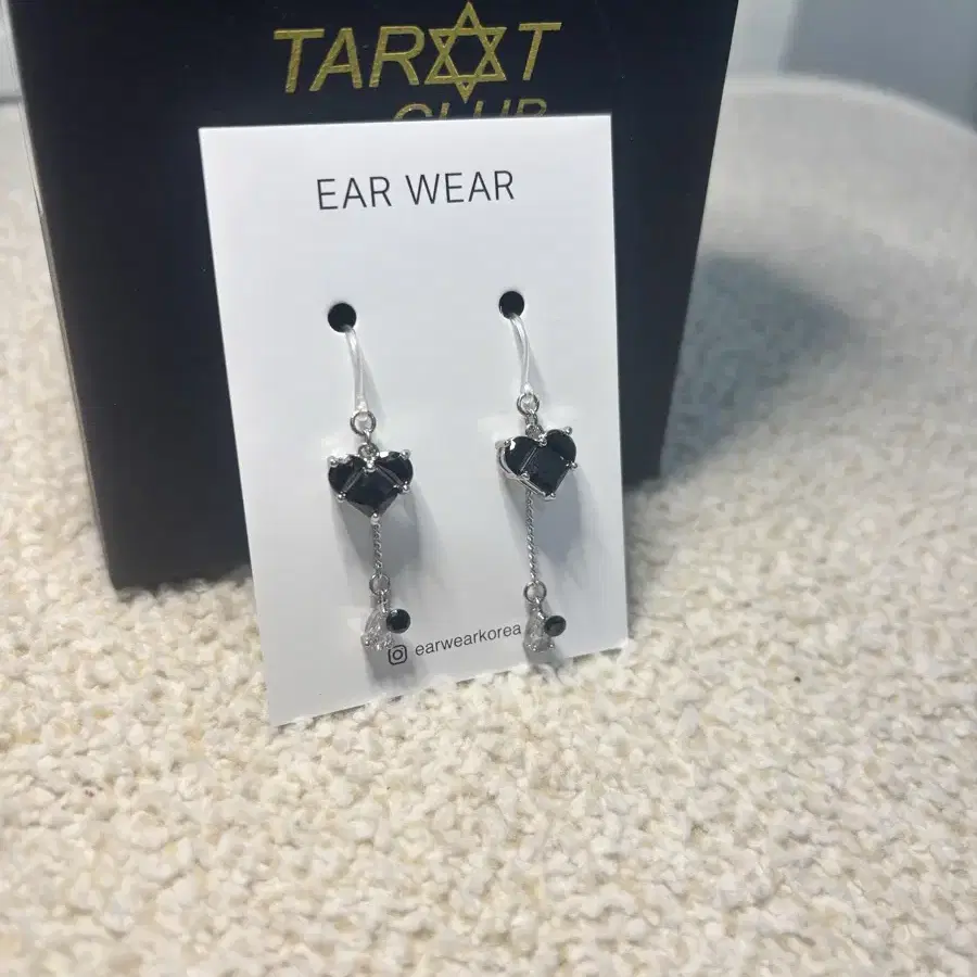 핸드메이드/새상품) EAR WEAR 언발 블랙 하트 귀걸이/귀찌 (실