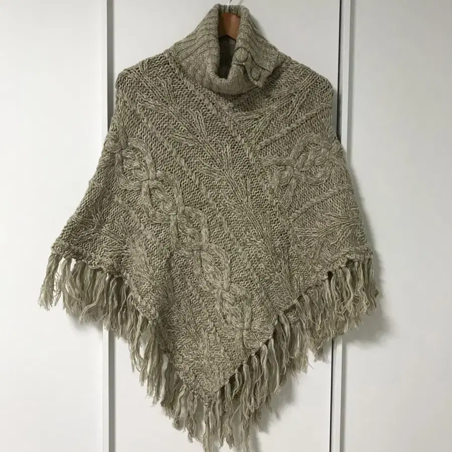 vintage turtle neck tassel cape knit