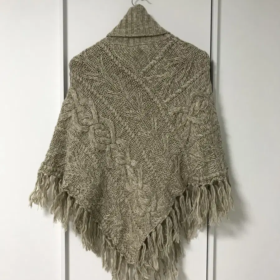 vintage turtle neck tassel cape knit