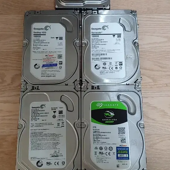 HDD 2TB 2개 1TB 2개 ( 500GB 서비스 ) 총 5개