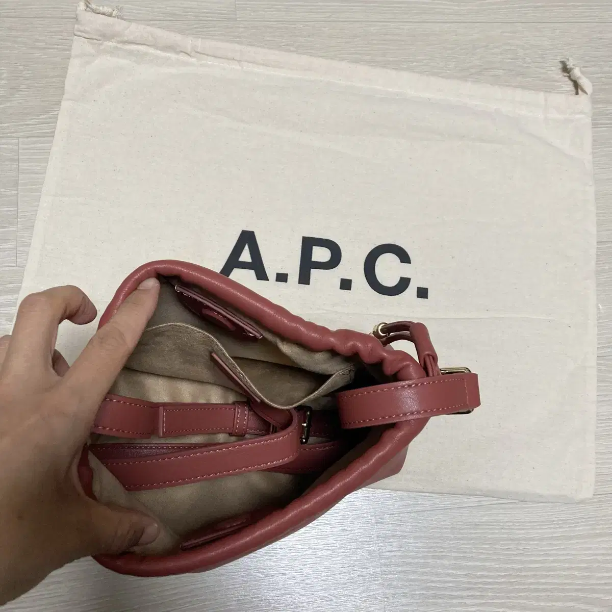 A.P.C 아페쎄 Sac Ninon mini bag 매장가 449,000