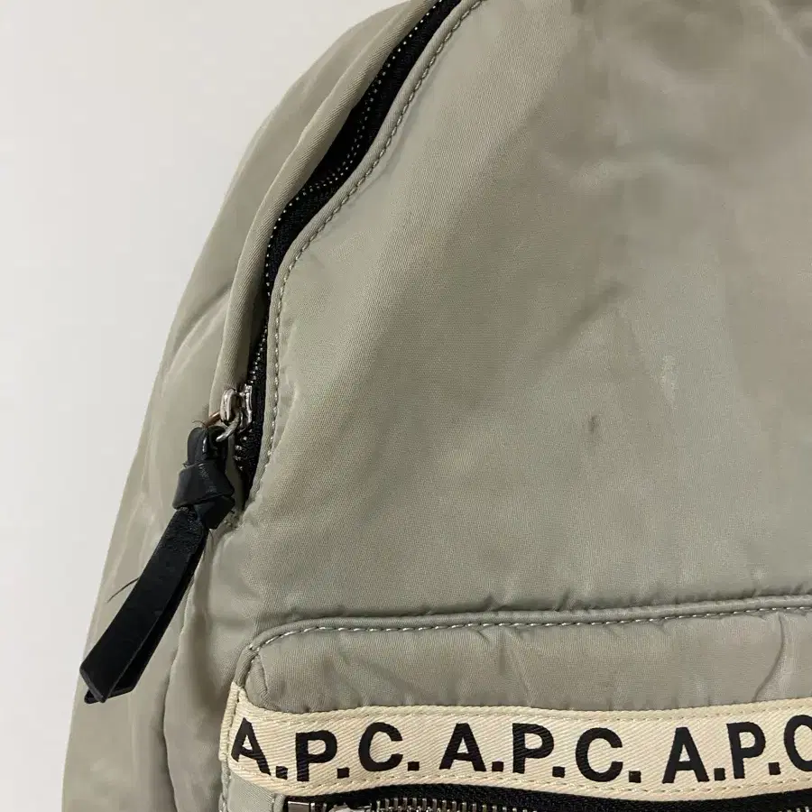 아페쎄 APC 로고 마크 백팩