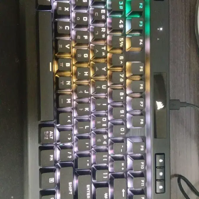 커세어 k70 rgb tkl 은축 키보드 팝니다