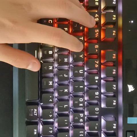 커세어 k70 rgb tkl 은축 키보드 팝니다