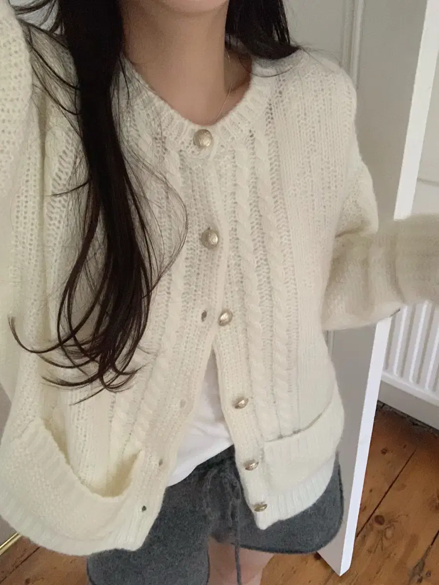 더위시 리즈 amy wool cable knit cardigan