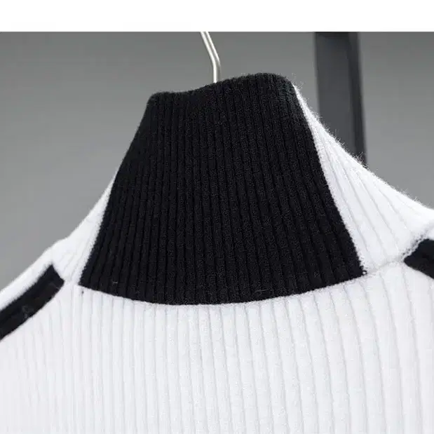 여성골프웨어 LOGO HIGHNECK SWEATER