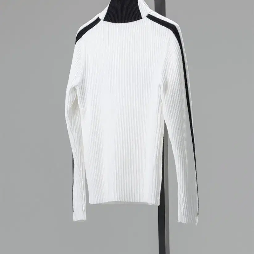 여성골프웨어 LOGO HIGHNECK SWEATER