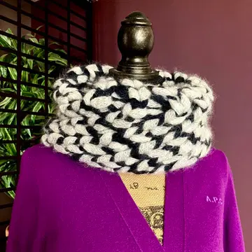 [새상품급]GALERIE VIE 핸드 니트 스누드 투모 롤랜드