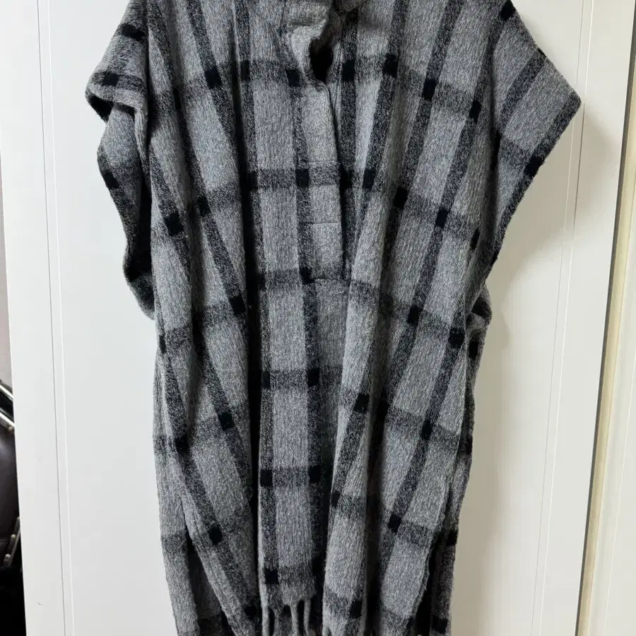 ZARA OVERSIZE PONCHO WITH FRINGING