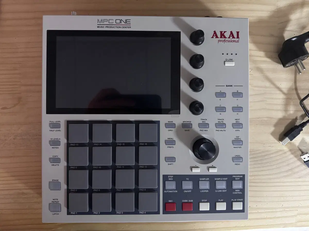 Akai Mpc one retro (풀박스 민트급)