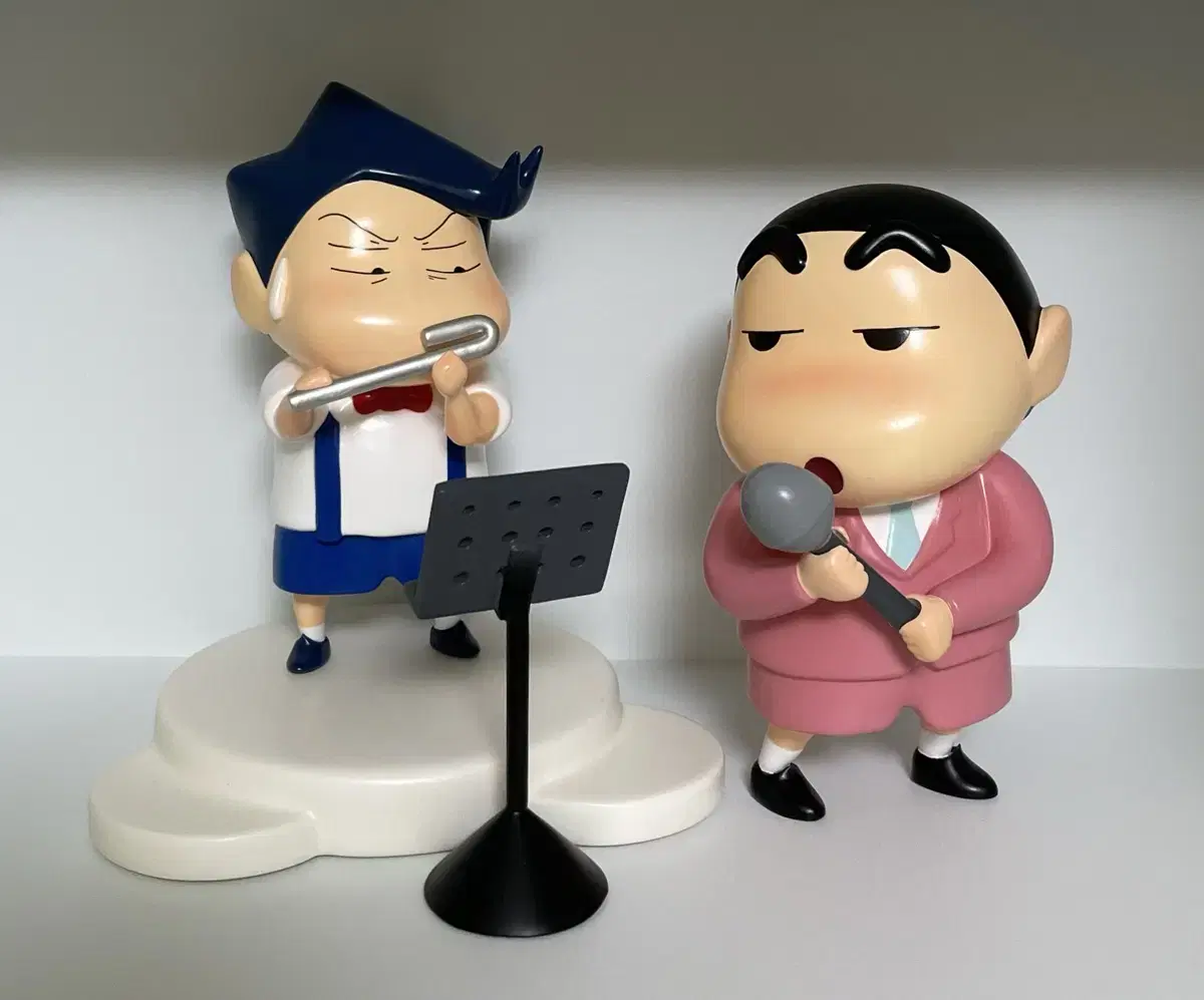 Crayon Shin-chan: The Wedding Song Scene Customized Figures